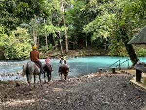 Cabalgata hotel sueno real rio celeste